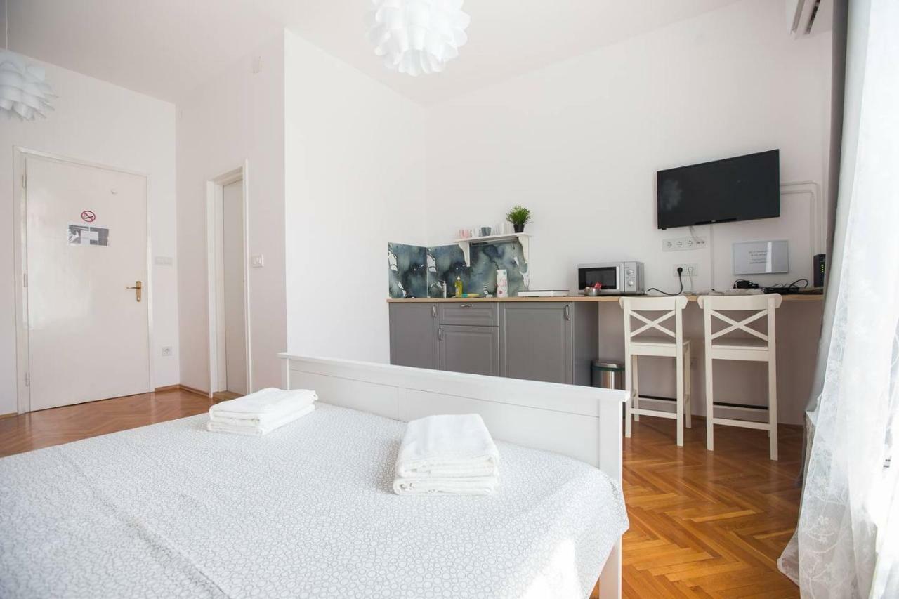 Oberiter Apartments - Center Of Zagreb, Fast Wifi, Ac, Kitchen, Parking Buitenkant foto